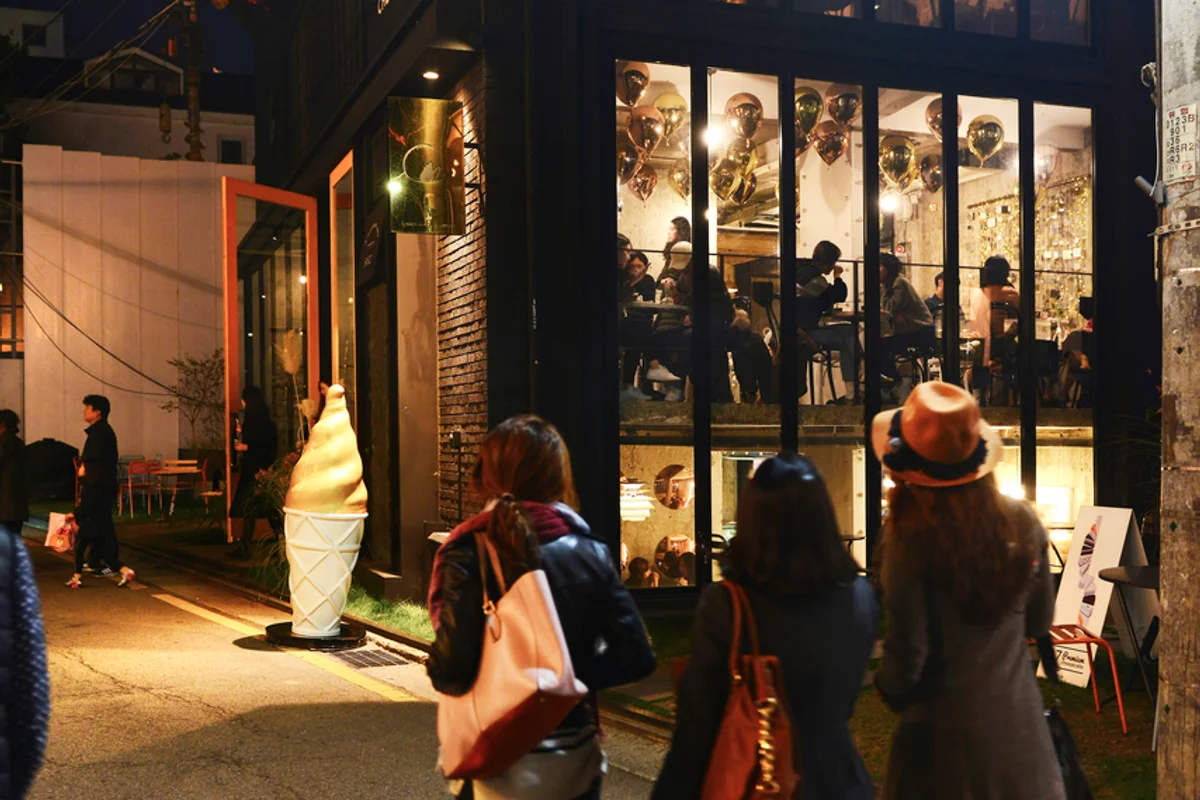 신사목련공원 - 가로수길 여행