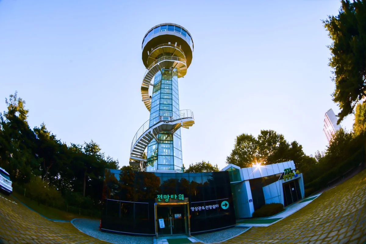 밀마루전망대 주말 나들이 (출처 : 한국관광공사)