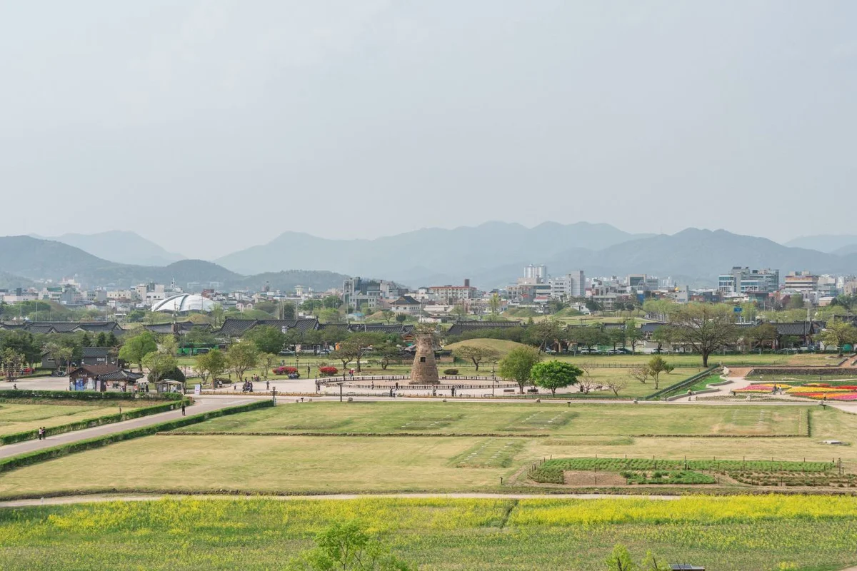 첨성대 관광 (출처 : 한국관광공사)